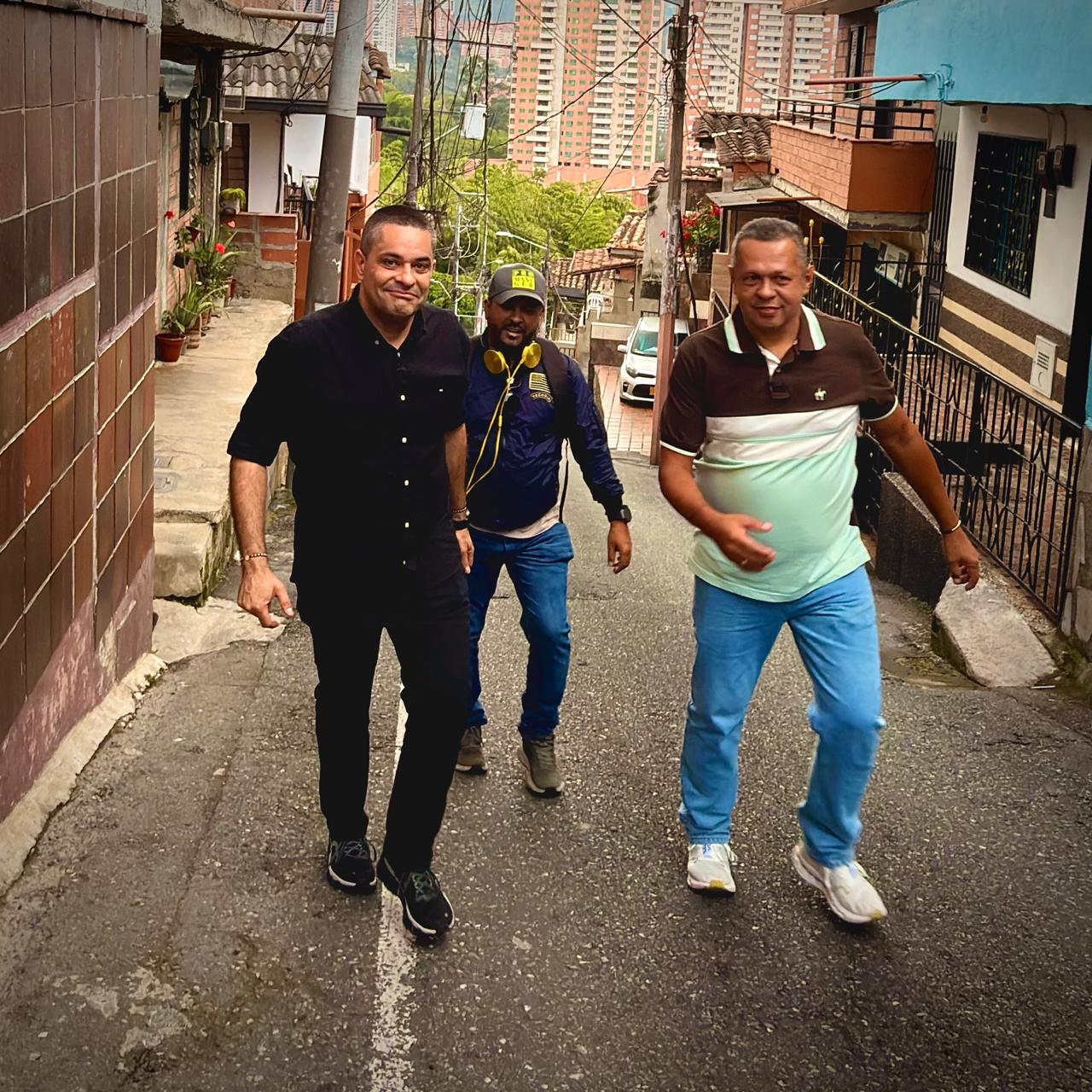 Pablo Restrepo retoma los recorridos por los barrios para escuchar a la comunidad