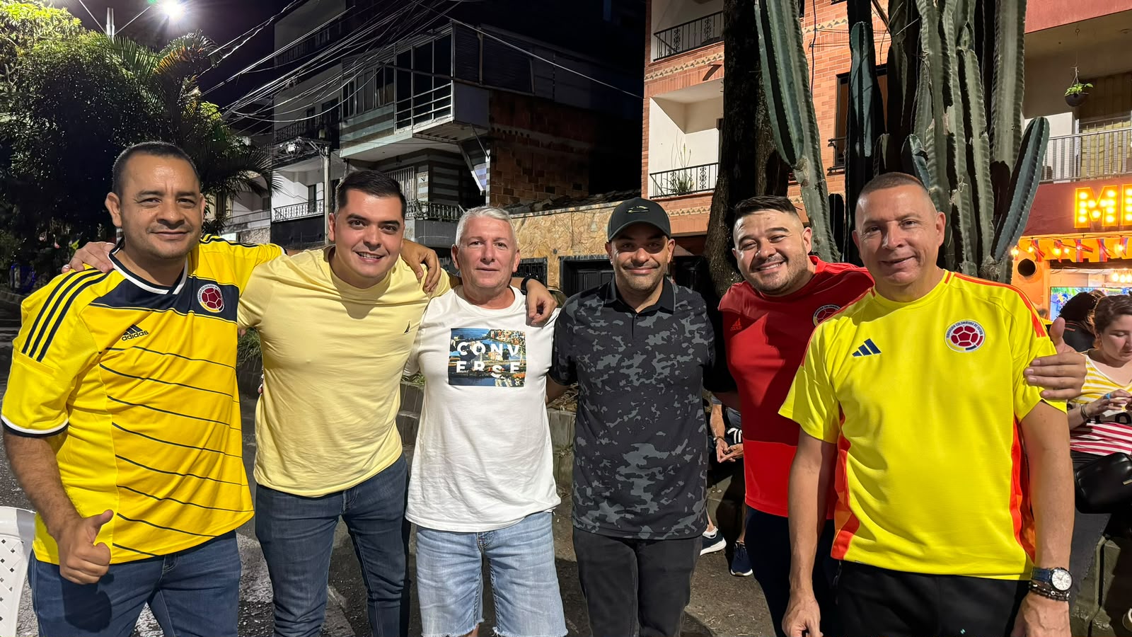 #DeLaManoConLaGente