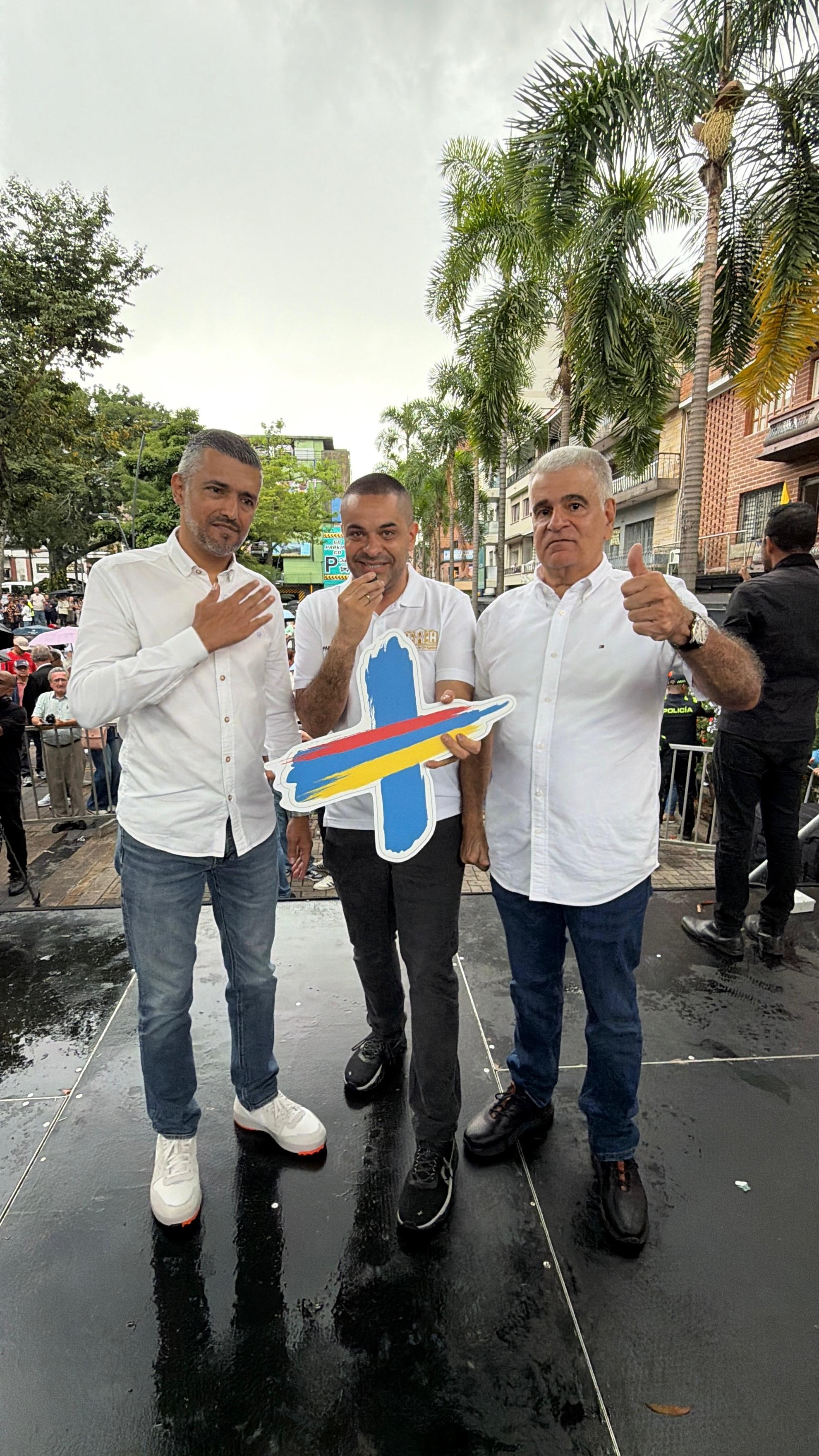 #DeLaManoConLaGente